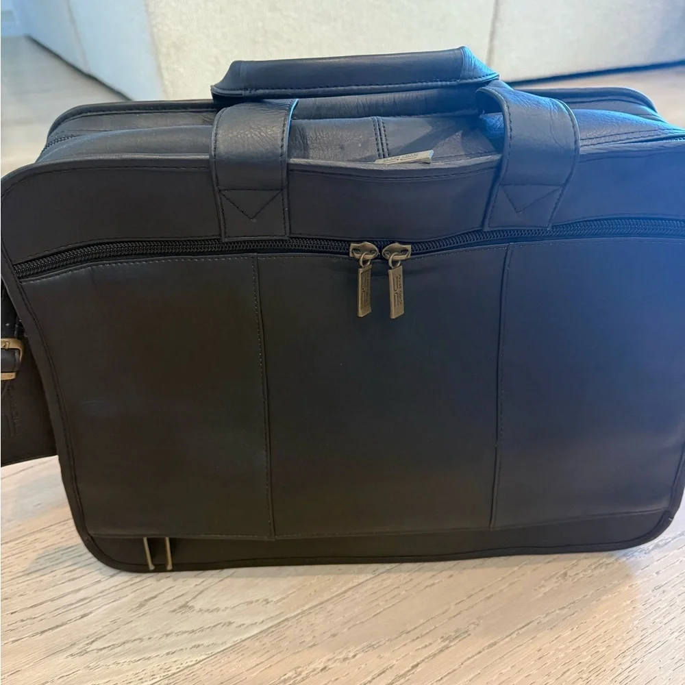 Executive Computer Briefcase - Picture 4 of 5